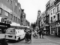 350996 Gezicht in de Steenweg te Utrecht.